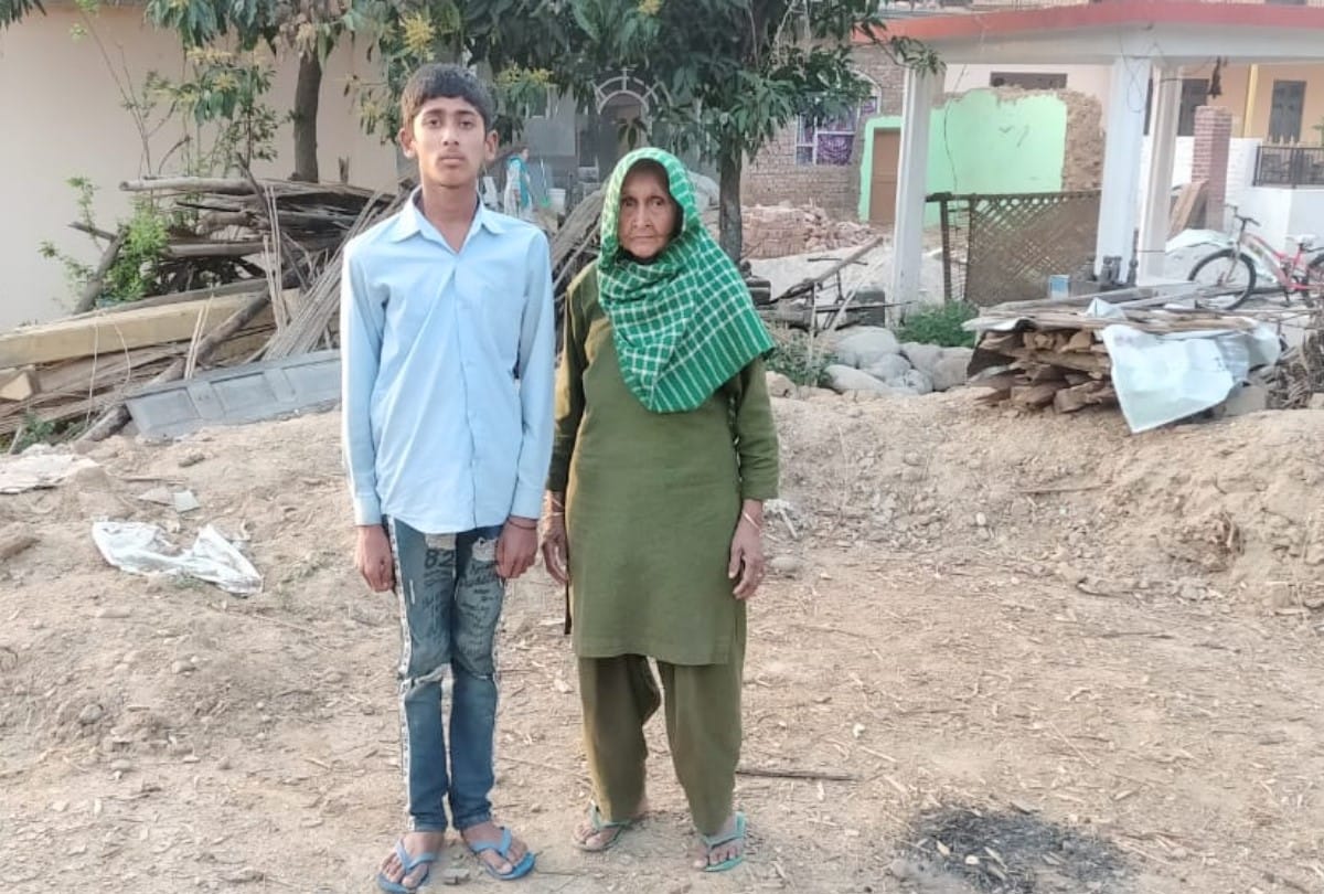 Himachal News: old woman and grandson living in garrage in hamirpur