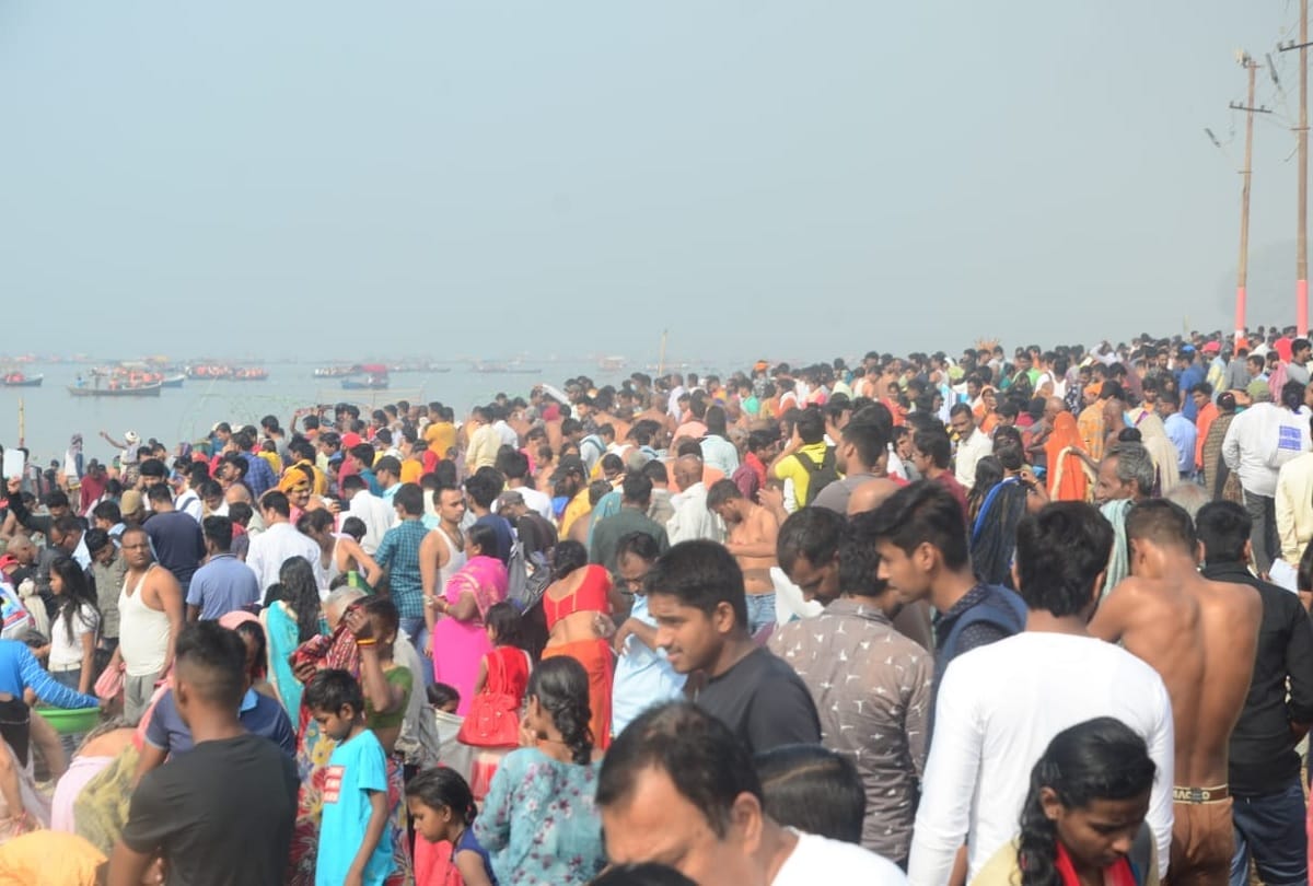 Devotees take holy dip in Prayagraj Sangam on the occasion of Maha Shivratri