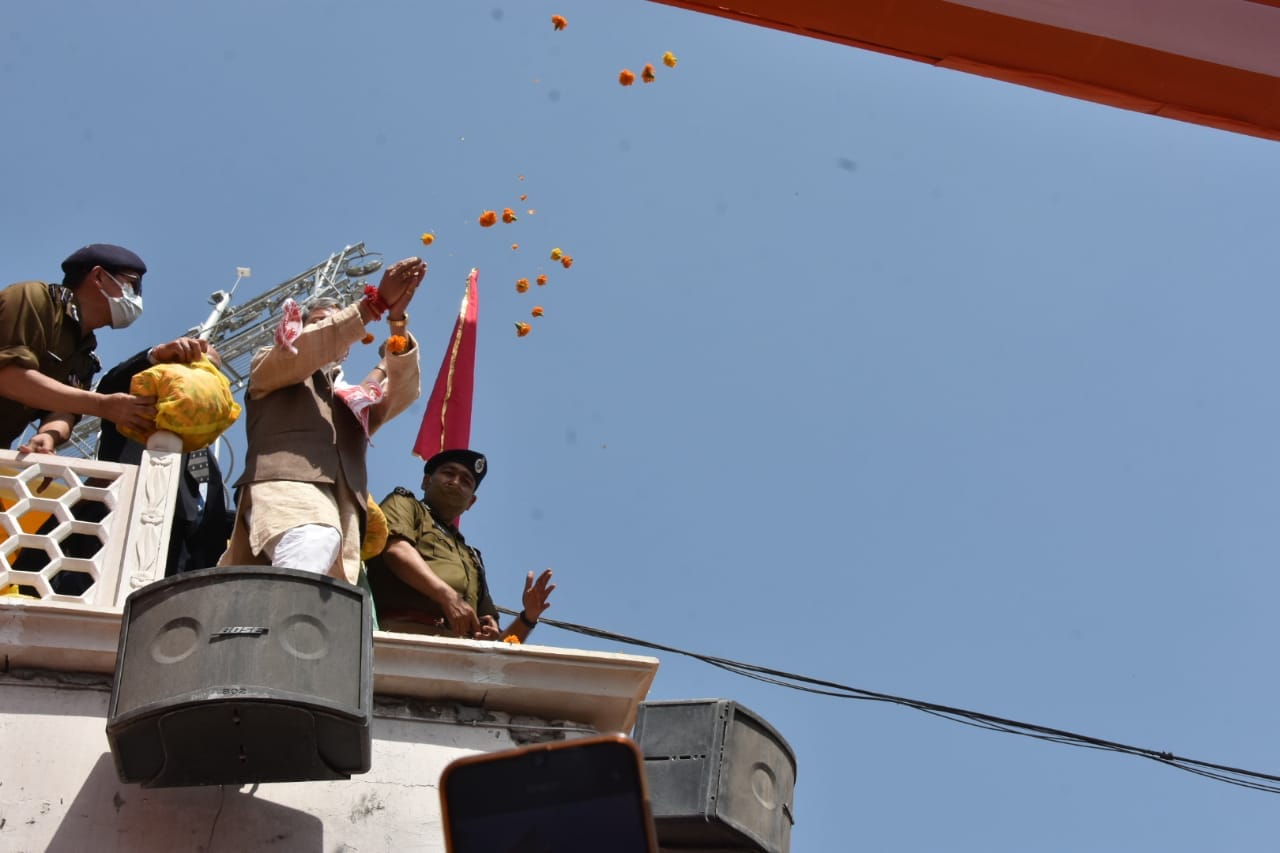 haridwar maha kumbh 2021 first shahi snan on mahashivratri news: cm tirath singh rawat went haridwar welcomes saint photos
