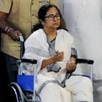 अस्पताल से छुट्टी मिलने के बाद ममता बनर्जी