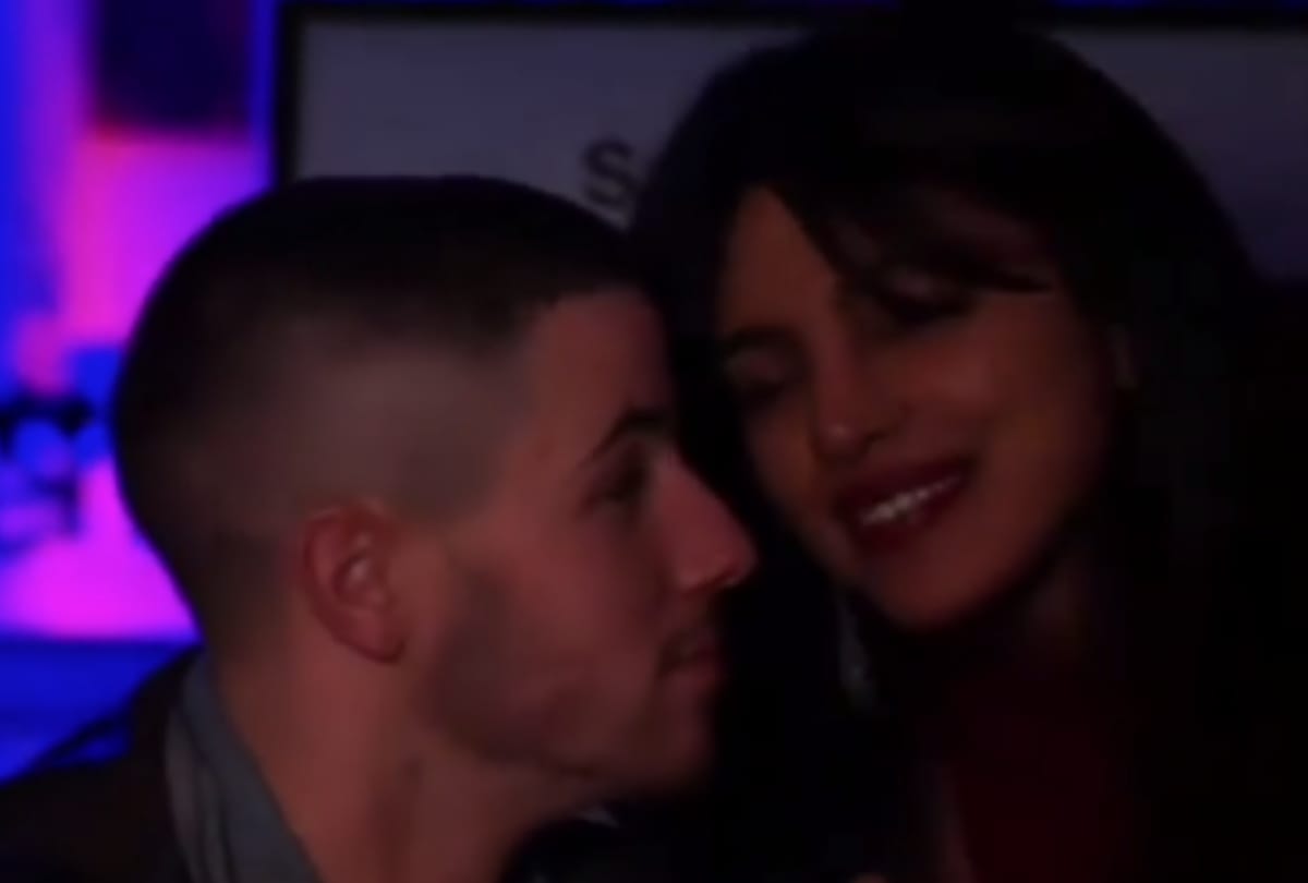 Priyanka chopra kissed nick jonas during his music video launch