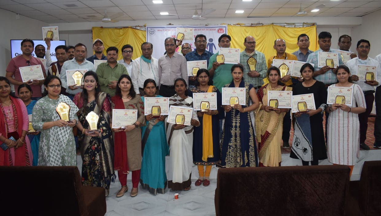 Health workers who did excellent work honored
