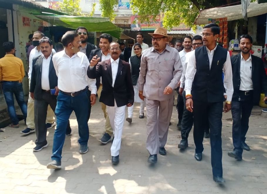 Lawyers lock the registry office