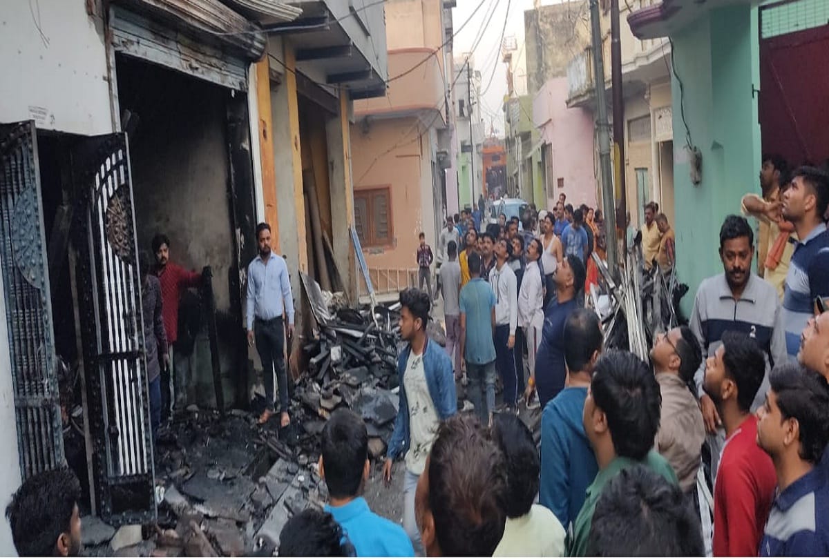 fire breaks out in fibre stock burn traders mother death