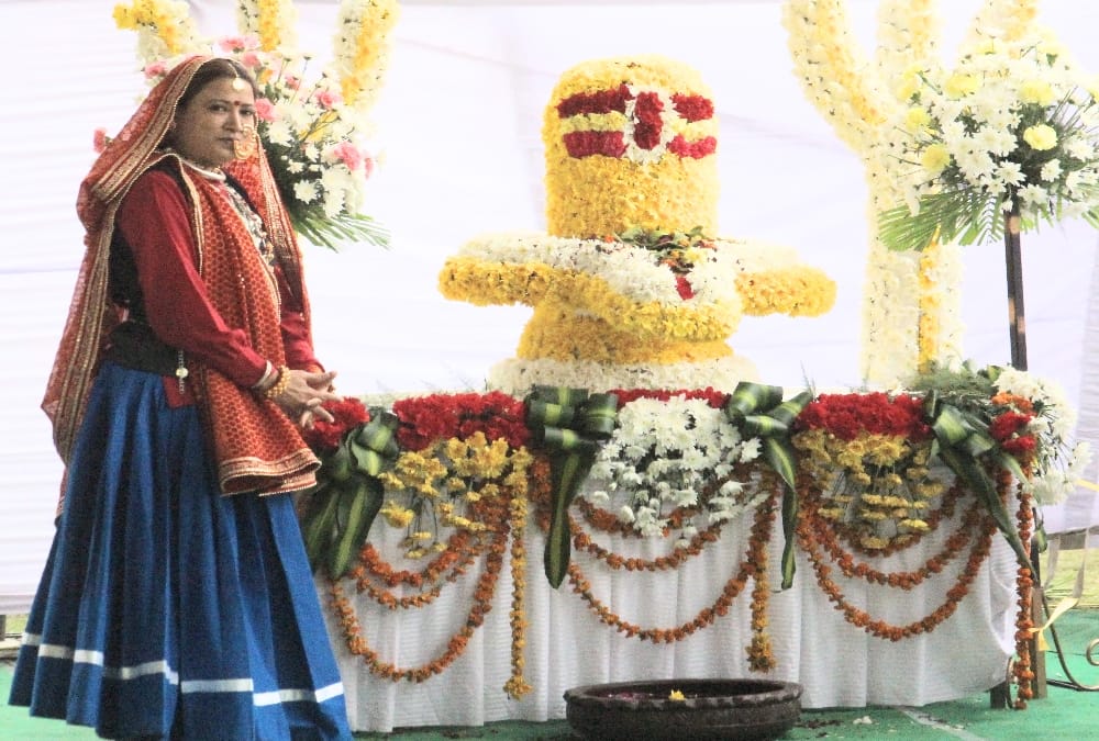 Uttarakhand Cabinet Expansion : Rekha Arya wear Traditional Clothes during Oath Ceremony photos