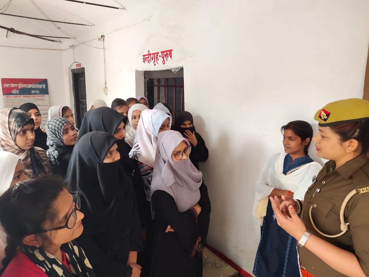 Students Ummul and Antima became one-hour police station