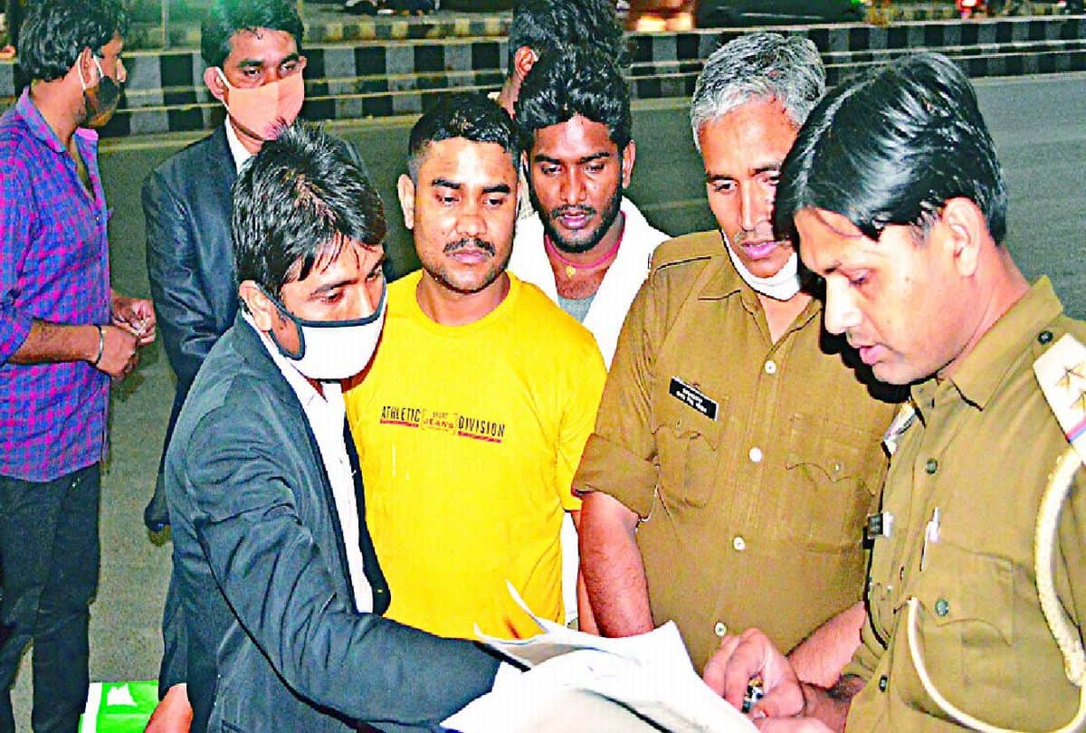 agra accident news: three young man nine dead bodies took to bihar from agra