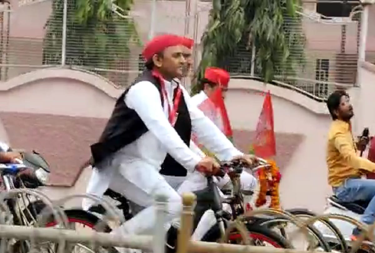 Mission 2022 Akhilesh Yadav to start bicycle rally from Rampur