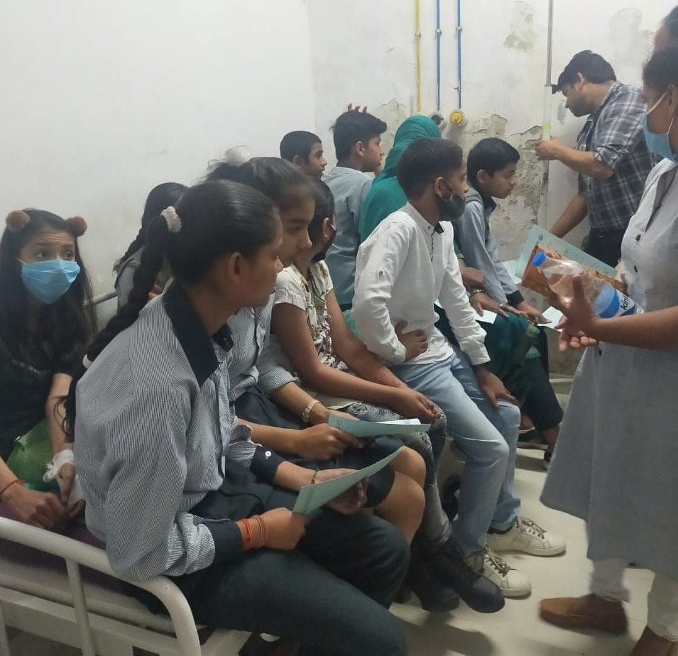 school bus, 15 students injured, examination