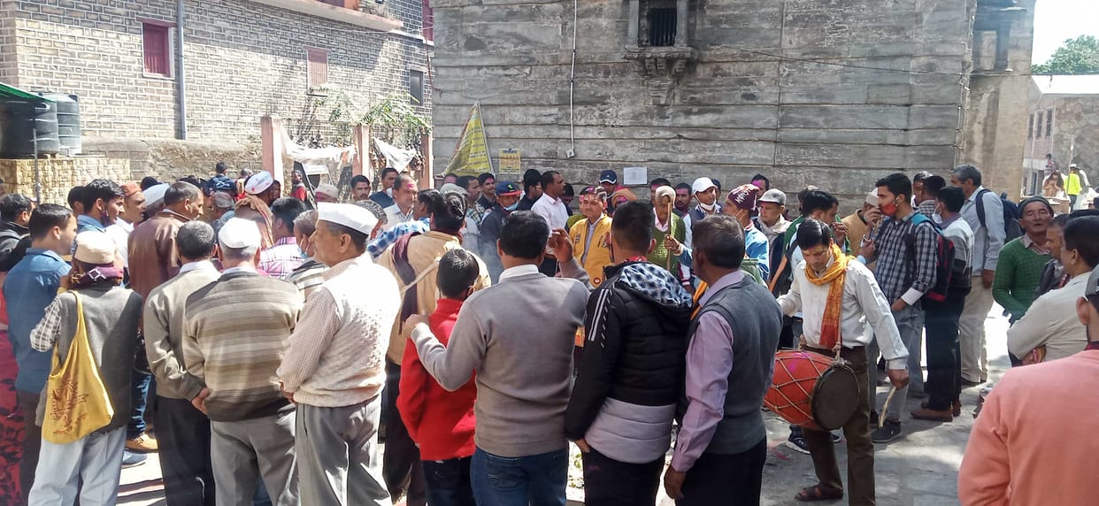people of satrali came to bagnath on shivratri to start holi