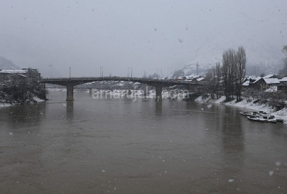 non stop rain has drenched the valley snowfall started tourist happy see pictures
