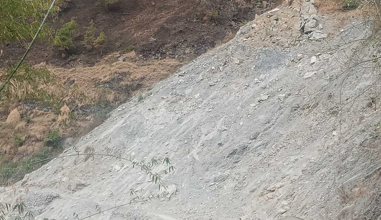 Boulders hanging on the hill in bageshwar