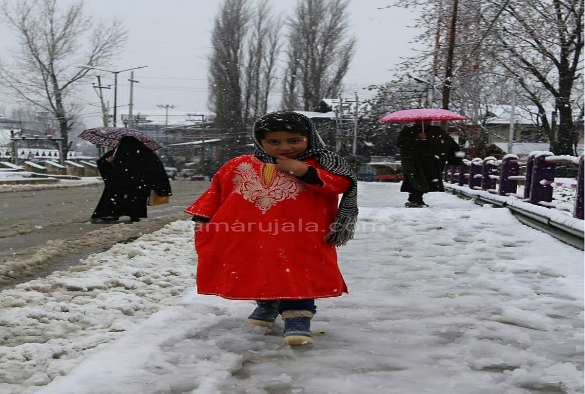 non stop rain has drenched the valley snowfall started tourist happy see pictures
