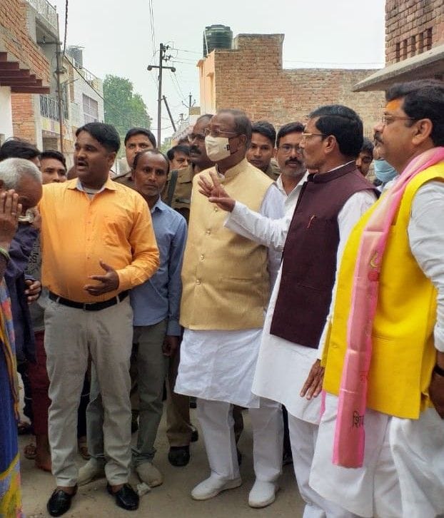 Hathras: Accused of breaking a house in the name of removing encroachment