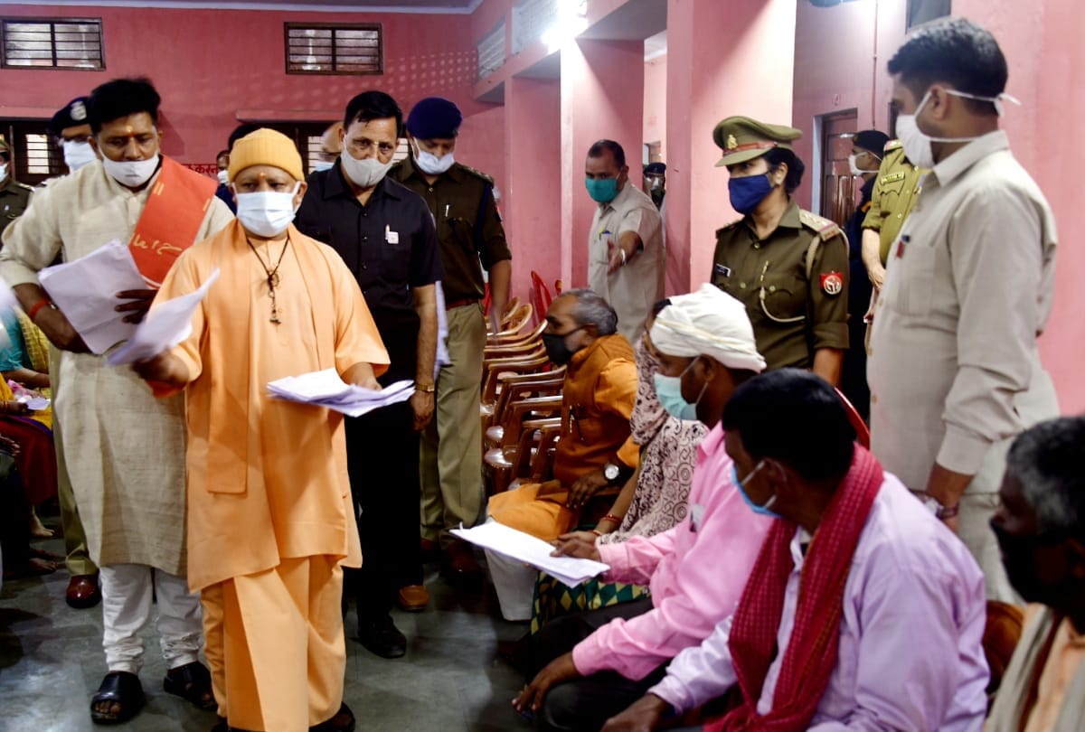 CM yogi listenproblem in Janta darbar at Gorakhnath mandir