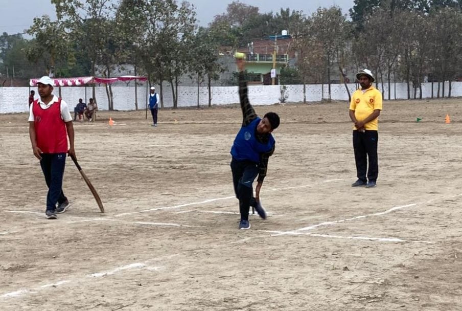 Manojna Sunrisers and Azad Cricket Club won the match