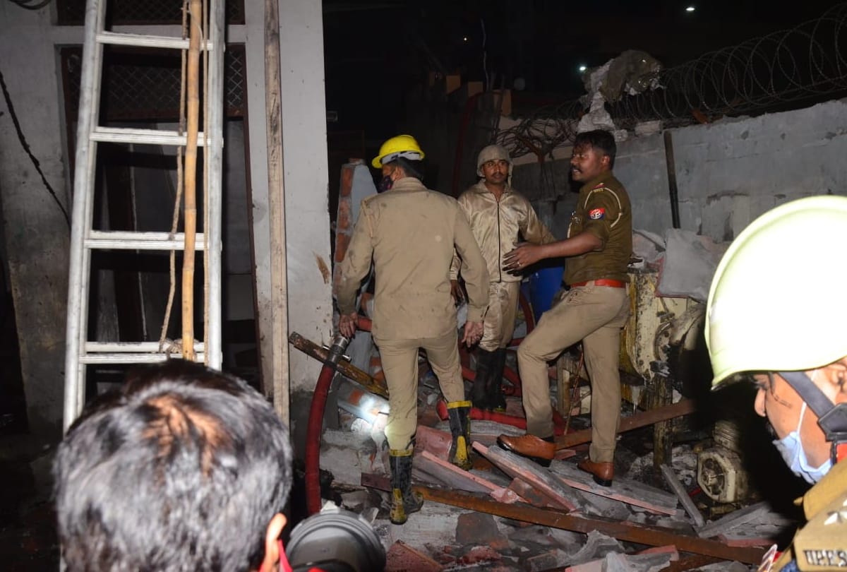 ghaziabad ppe kit mask factory fire someone jump some ran in fire to save life