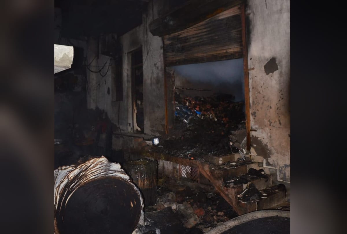 ghaziabad ppe kit mask factory fire someone jump some ran in fire to save life