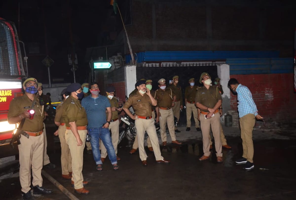 ghaziabad ppe kit mask factory fire someone jump some ran in fire to save life