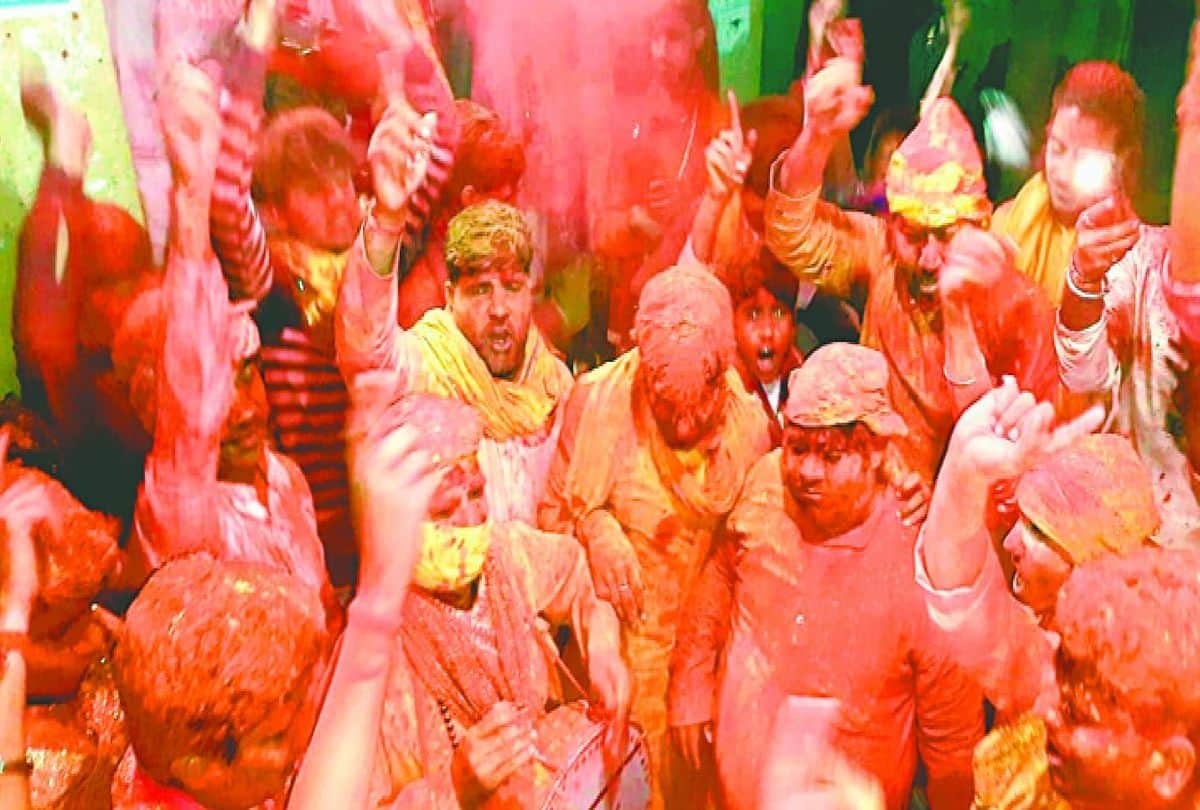 mathura holi 2021: first chaupai of lathmar holi held in barsana