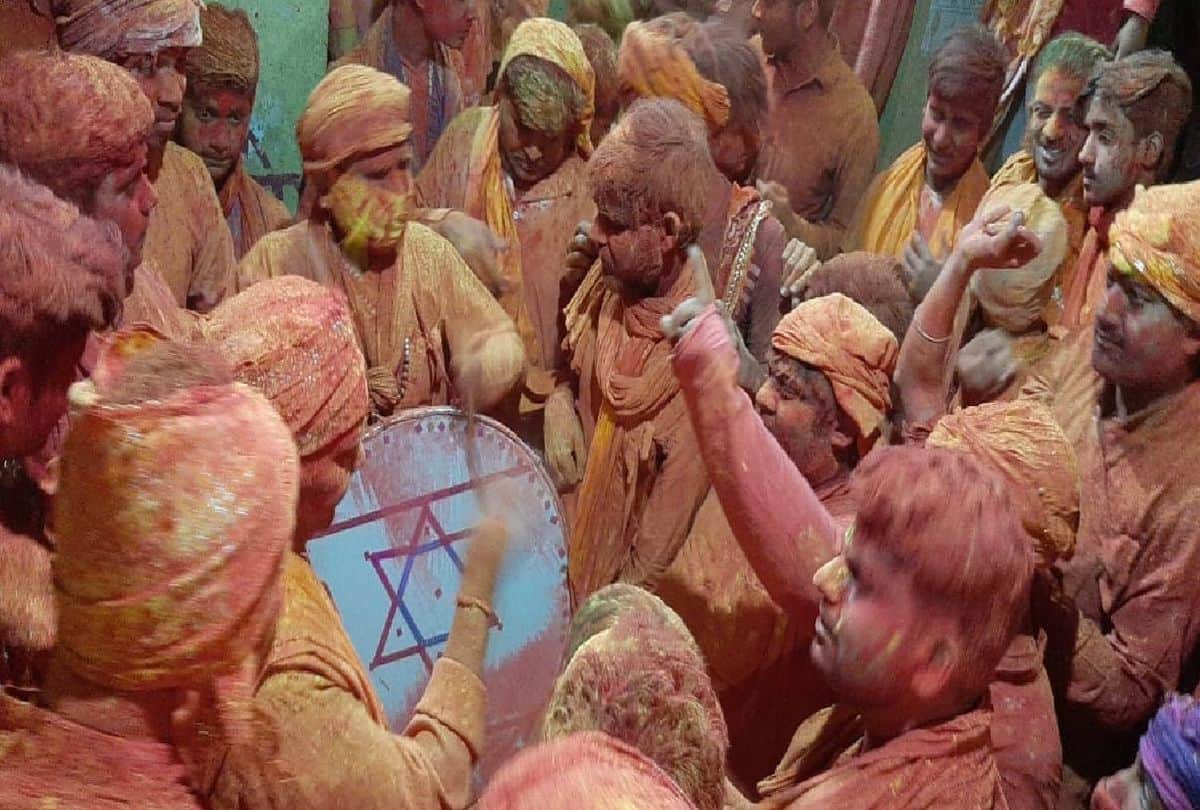 mathura holi 2021: first chaupai of lathmar holi held in barsana