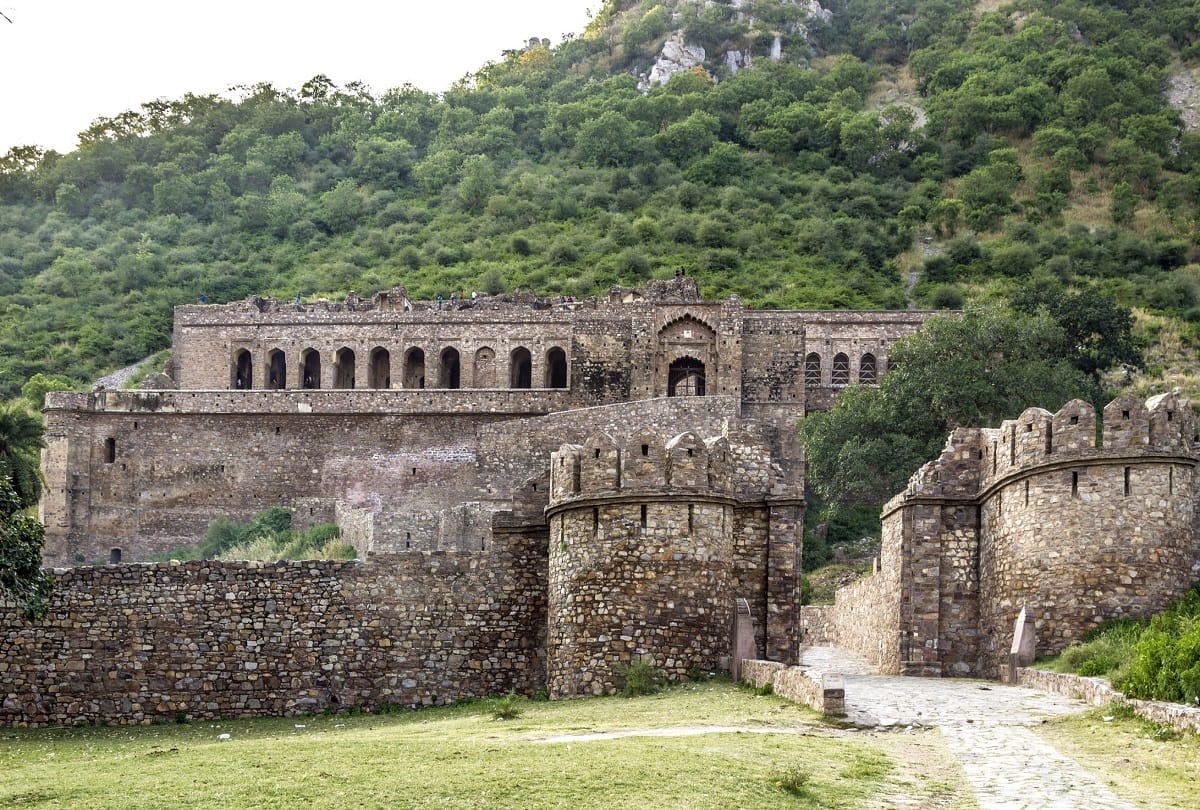 Unresolved secrets hidden in the fort of Singaurgarh in damoh