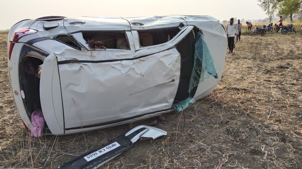car crashed, one died, three injured