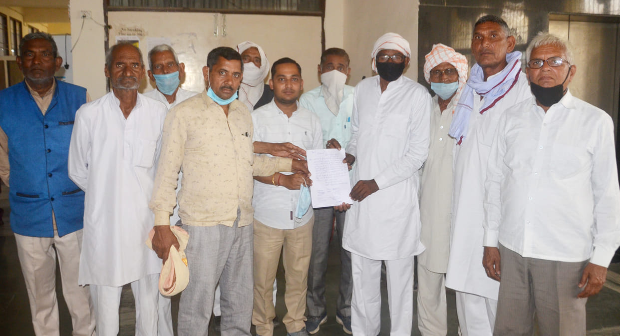 people met to SP, demands for police chwoki near their village