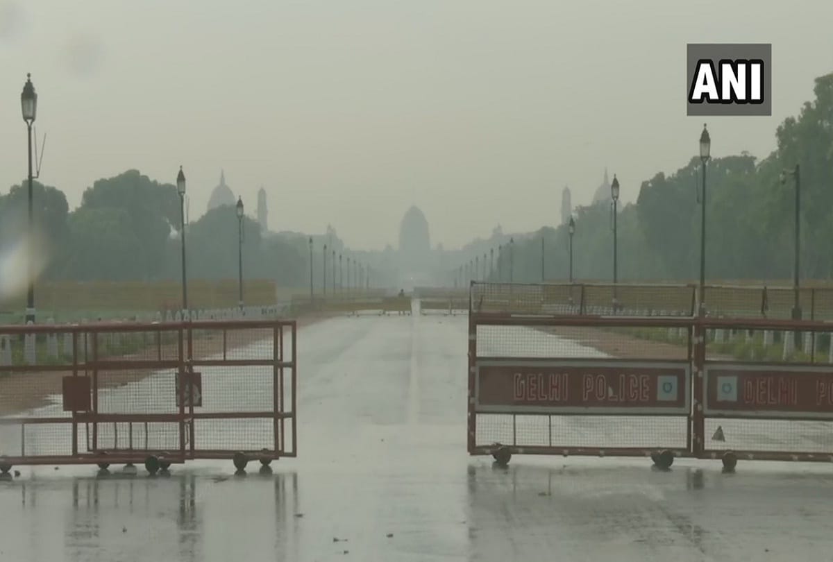 Delhi-NCR witnesses a change in weather Thunderstorm with hail in Delhi today