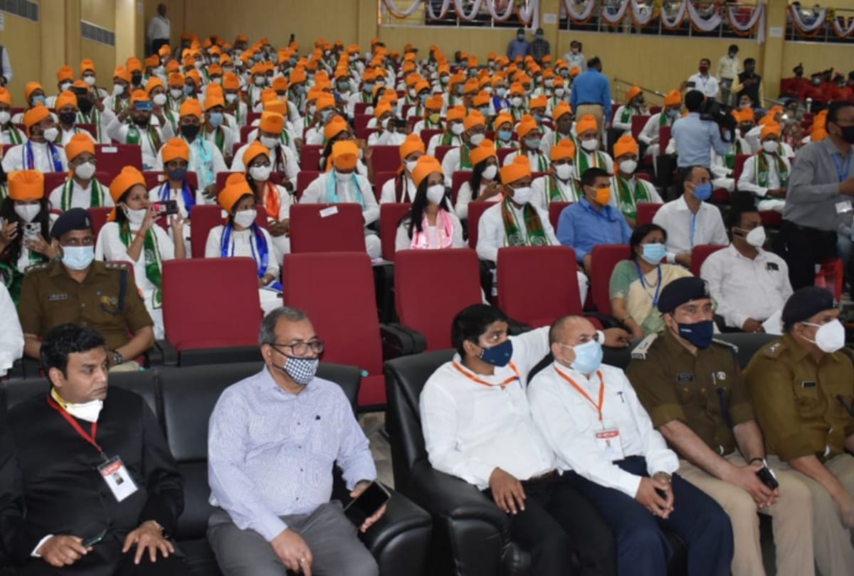 In the convocation ceremony of Agriculture University, the Governor called for the adoption of schemes being run in the interest of farmers