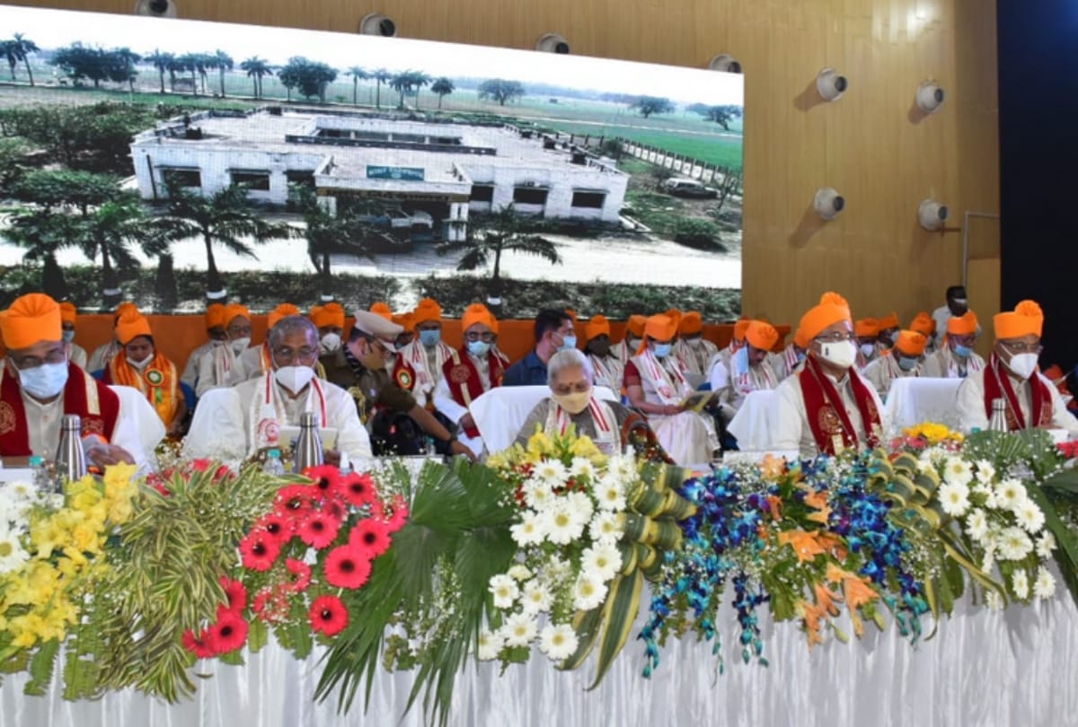 In the convocation ceremony of Agriculture University, the Governor called for the adoption of schemes being run in the interest of farmers