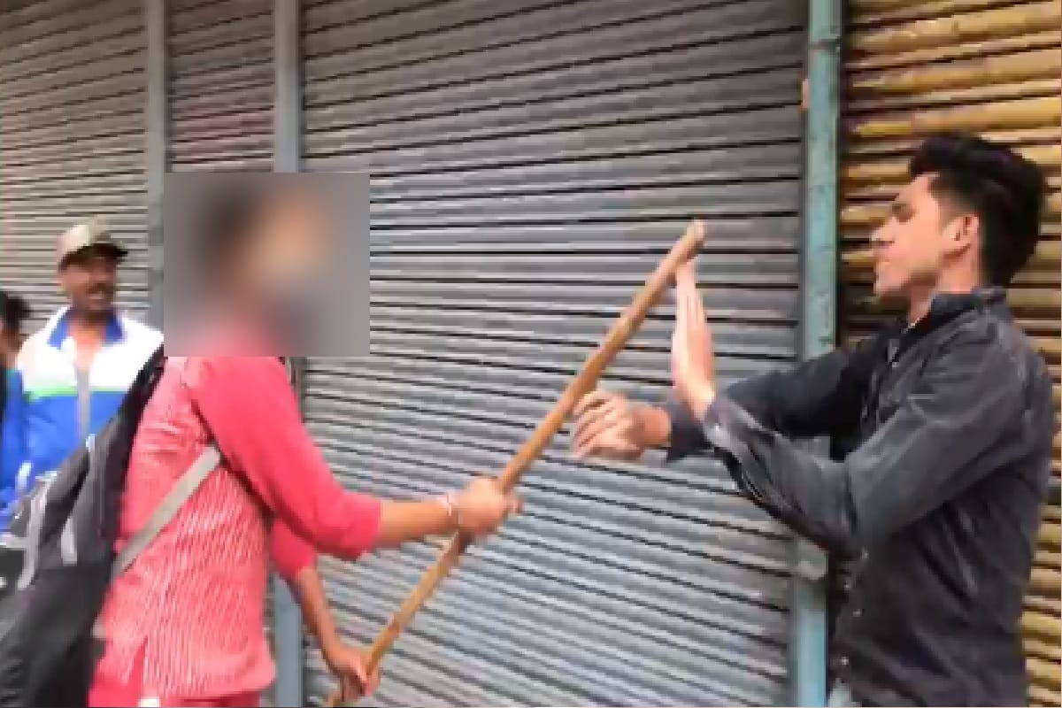 A girls students have beaten up to two youths in sadar market of Meerut and see photos