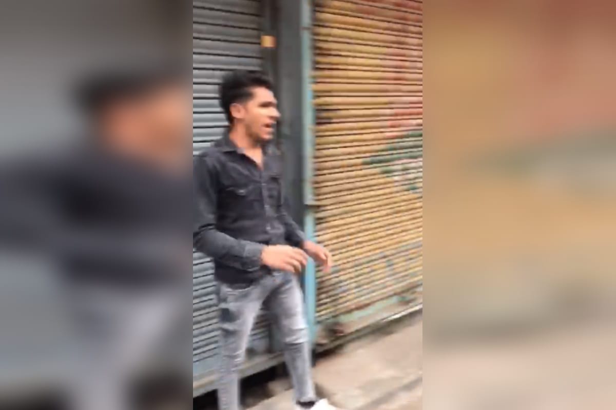 A girls students have beaten up to two youths in sadar market of Meerut and see photos