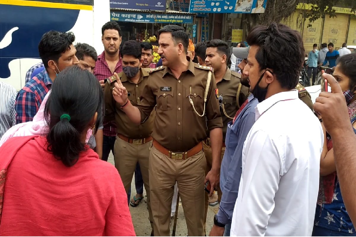 Meerut News: The family members has ruckus with dead body in son suicide case and see photos
