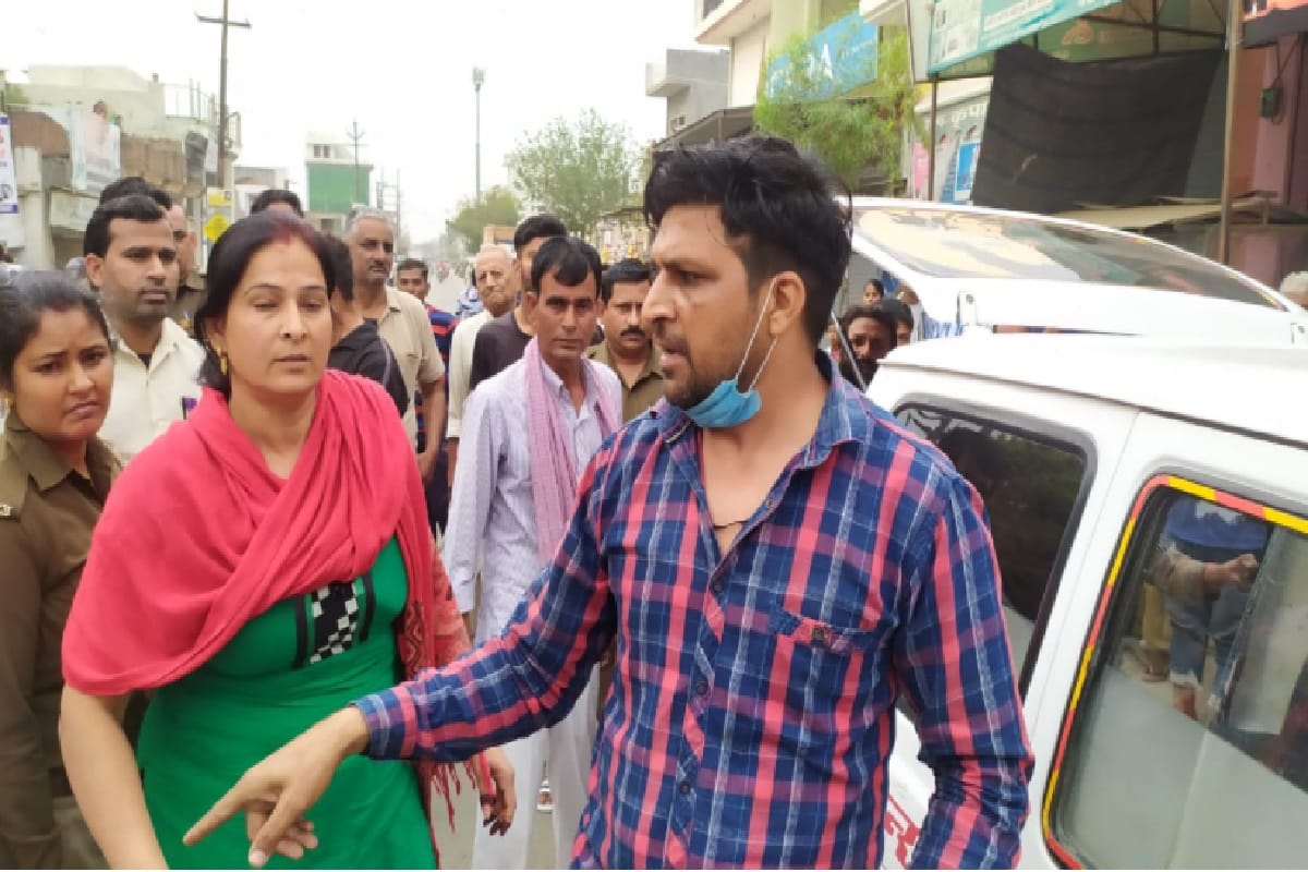 Meerut News: The family members has ruckus with dead body in son suicide case and see photos