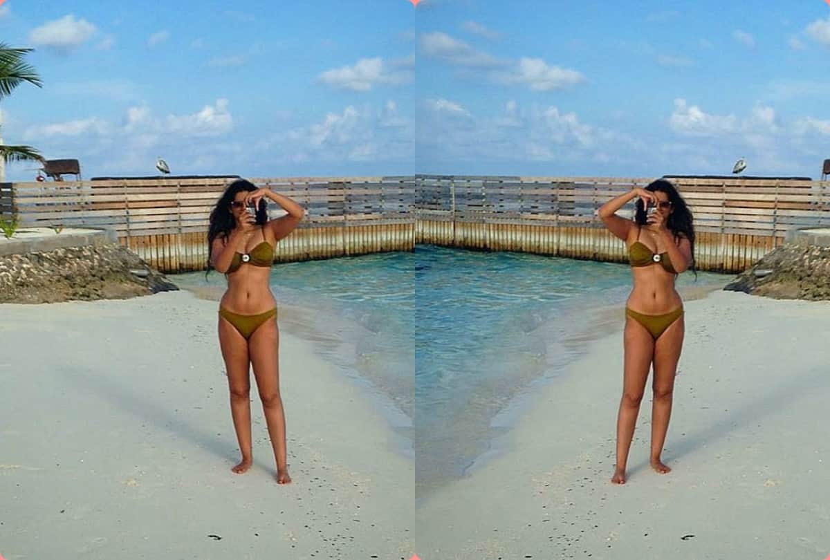 anil kapoor daughter and sonam kapoor sister rhea kapoor shared her bikini photo on instagram