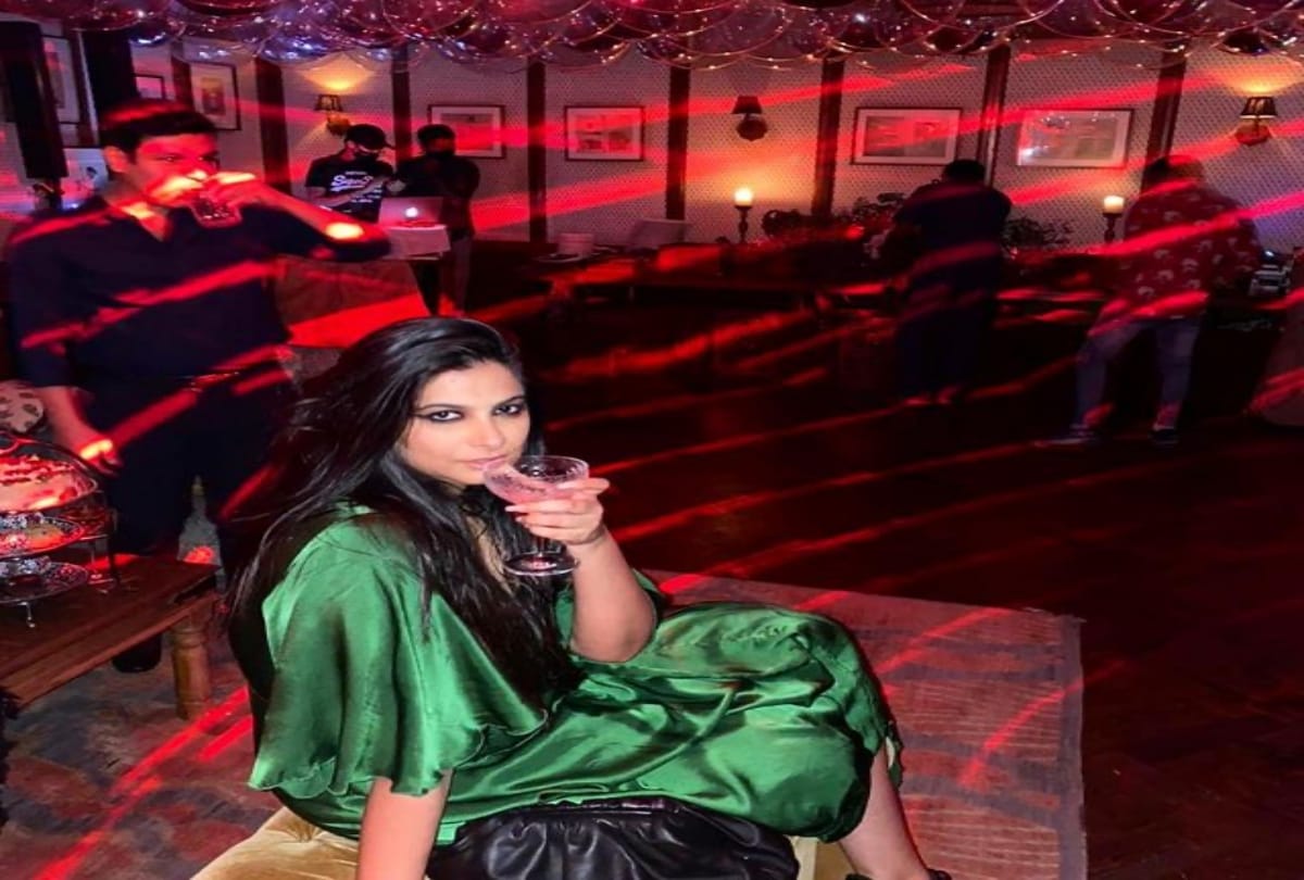 anil kapoor daughter and sonam kapoor sister rhea kapoor shared her bikini photo on instagram