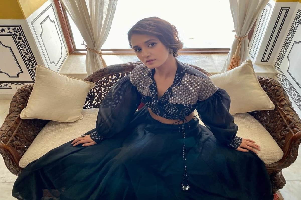shakti mohans new royal look in blue traditional dress