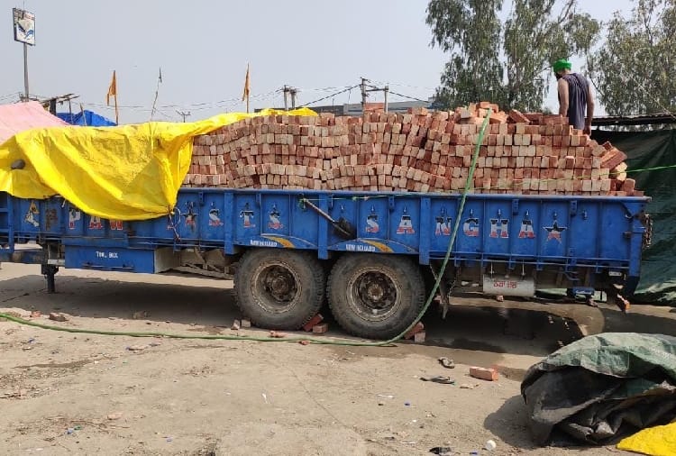 Kisan Andolan : Farmers now made brick house on kundli border