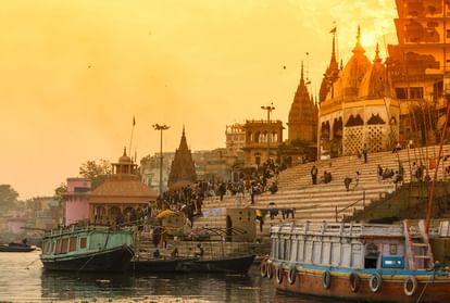 Varanasi: फरवरी में काशी पहुंचे दो लाख विदेशी सैलानी, गंगा में सैर और आरती का बढ़ा क्रेज Ganga Aarti and Banaras visit craze in foreign tourists increased in Varanasi