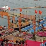 दशाश्वमेध घाट पर सजाया गया आरती स्थल।