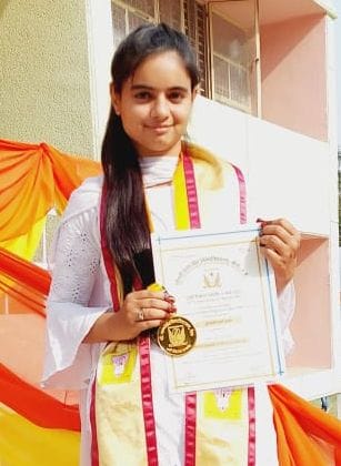 Mahenur received gold medal