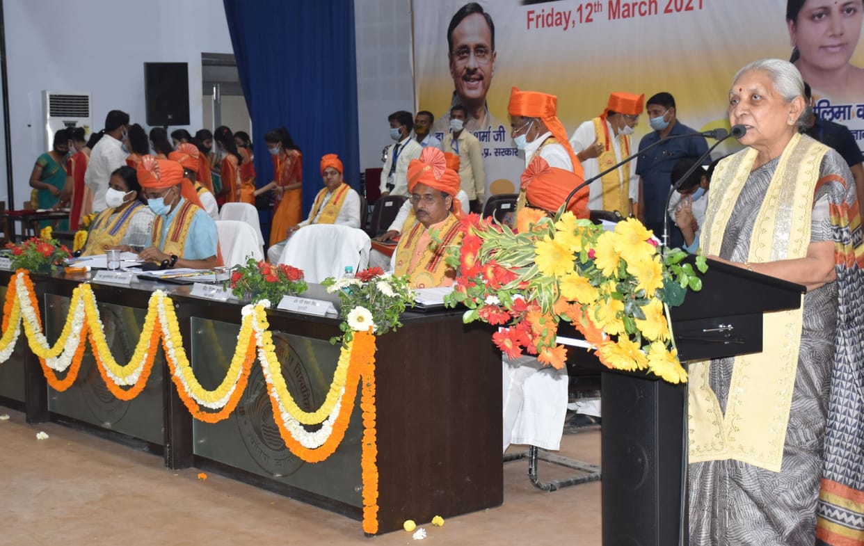 Students read at least 10 books of freedom movement: Anandiben Patel