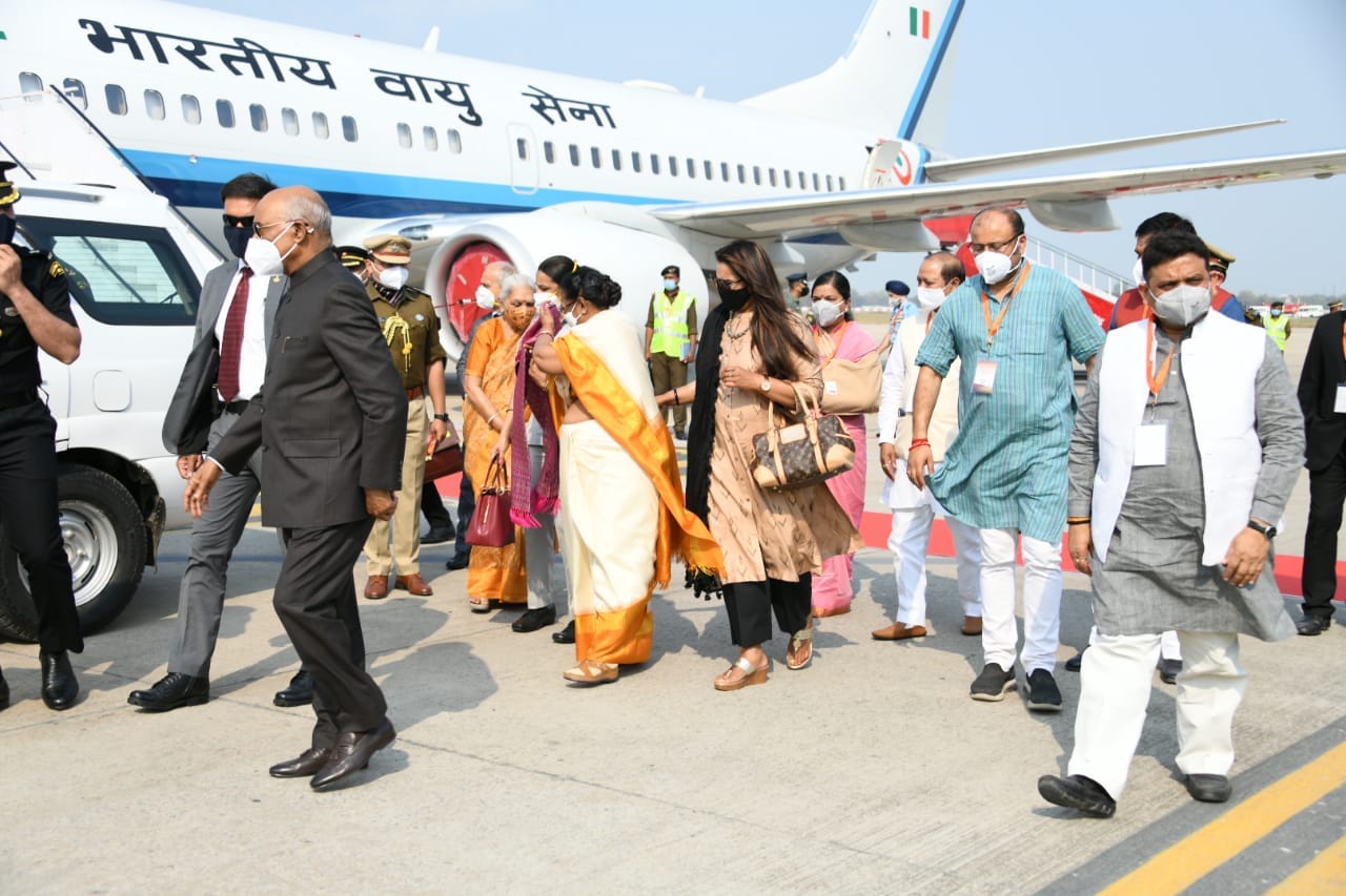 President's visit to Varanasi: Laxity seen at Babatpur Airport during arrival