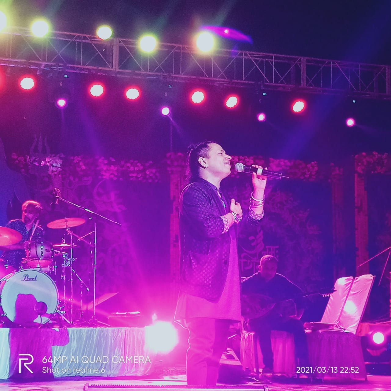 Kashi residents listened songs of Kailash Kher at music festival