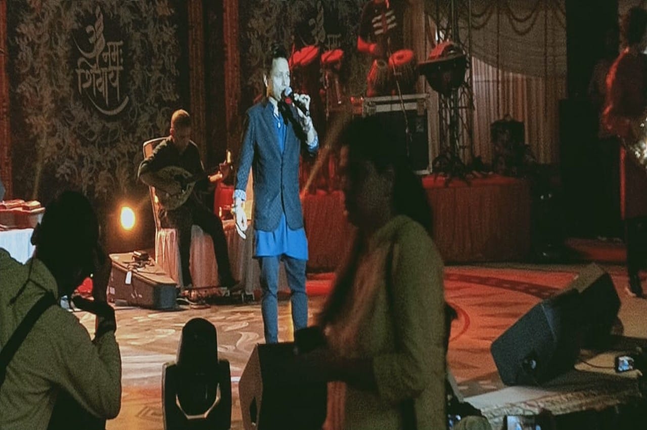 Kashi residents listened songs of Kailash Kher at music festival