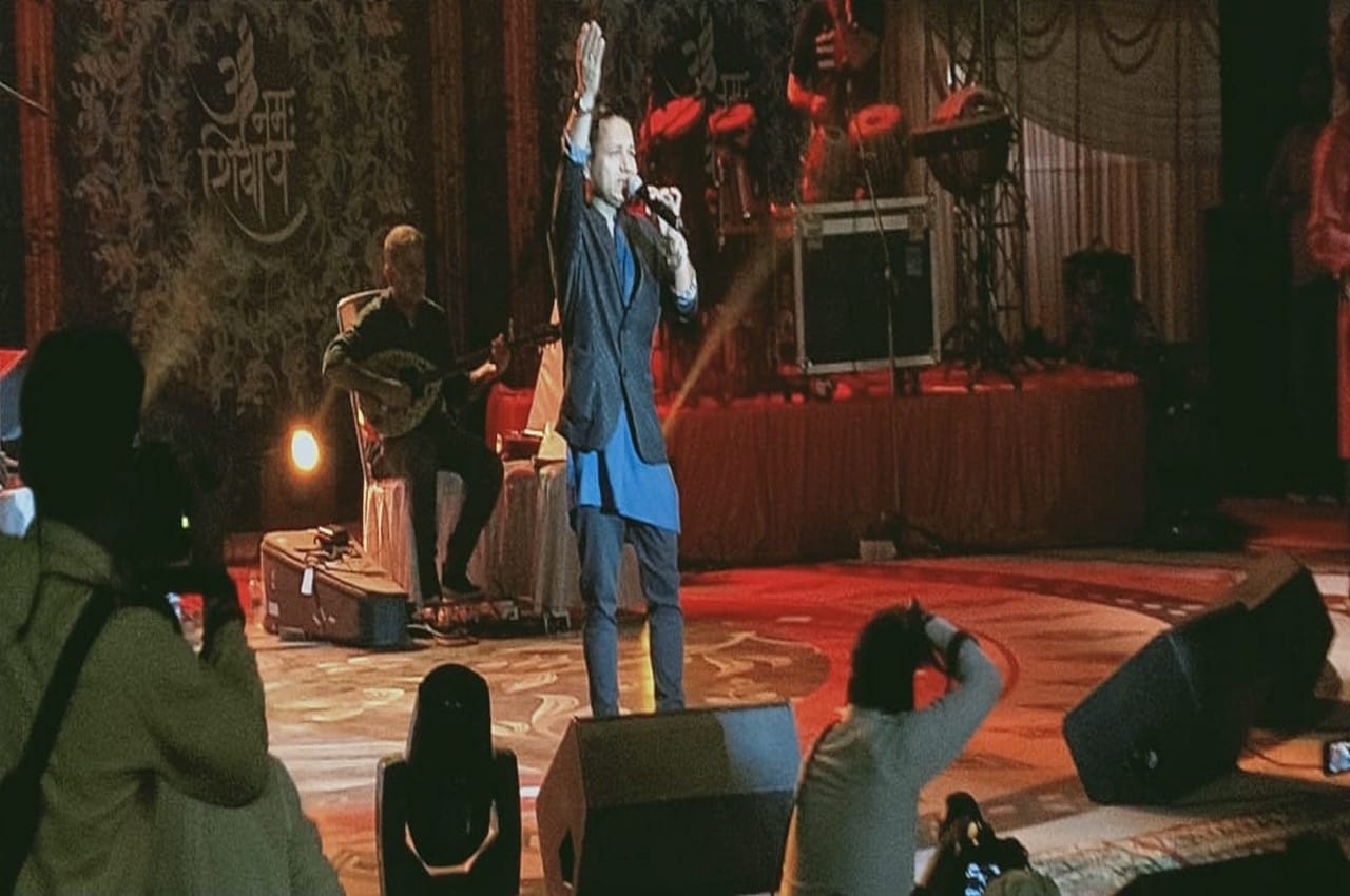 Kashi residents listened songs of Kailash Kher at music festival
