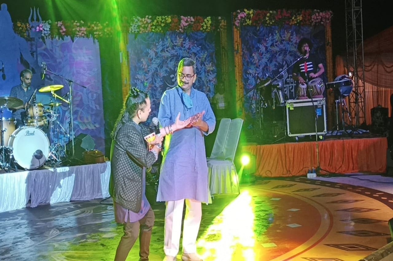 Kashi residents listened songs of Kailash Kher at music festival