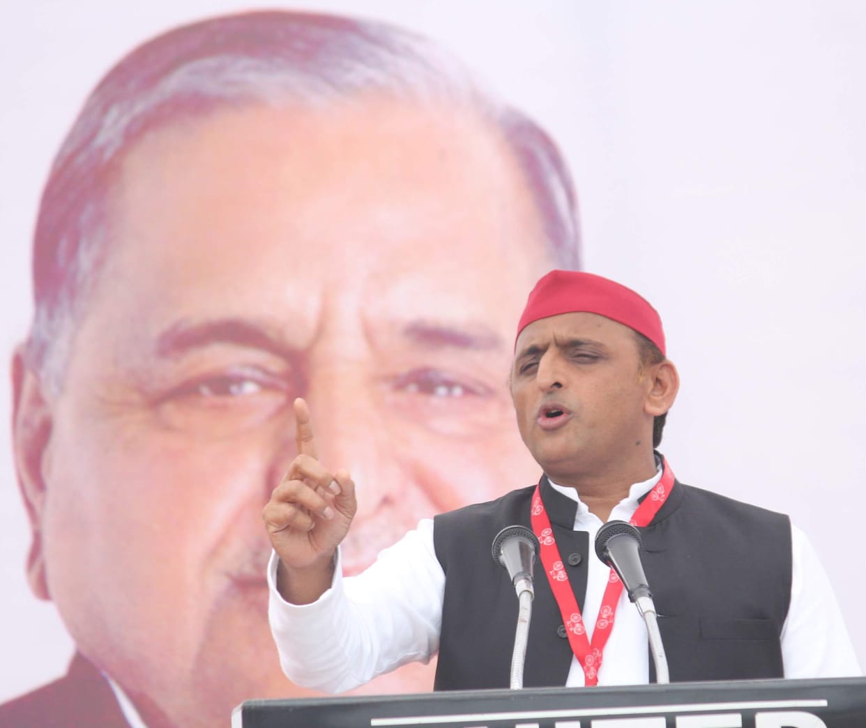 The graph of democracy is falling, those who raise their voices are being prosecuted: Akhilesh