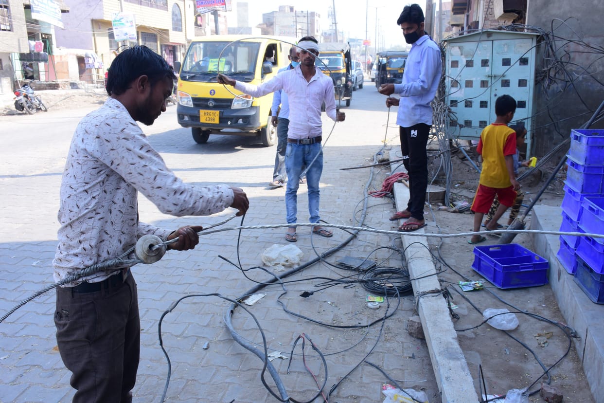 electricity poll, break, supply closed